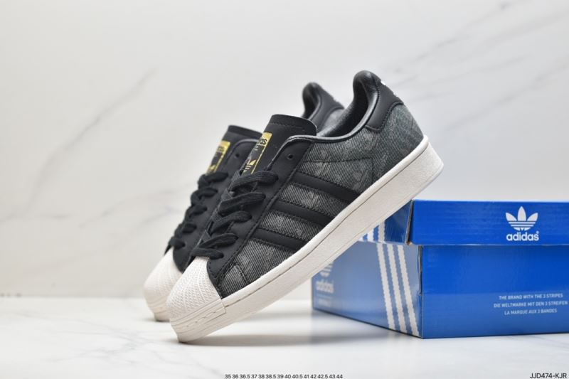 Adidas Sneakers